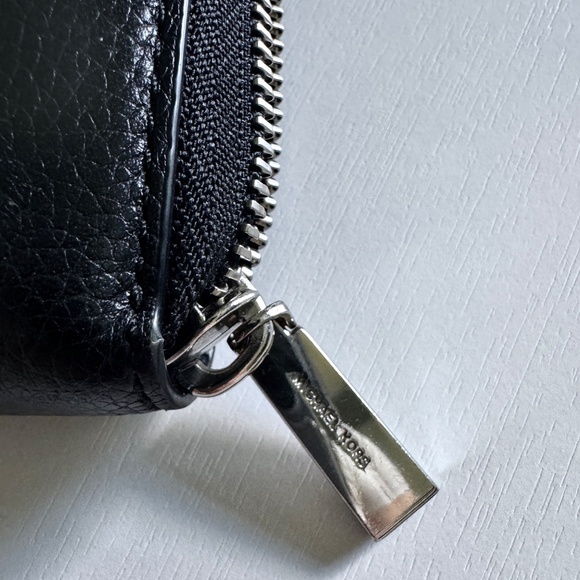 MICHAEL KORS Black Leather Wallet with Silver Tone Hardware - Picture 4 of 4